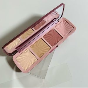 Makeup Revolution Fierce Mind Face Pallete